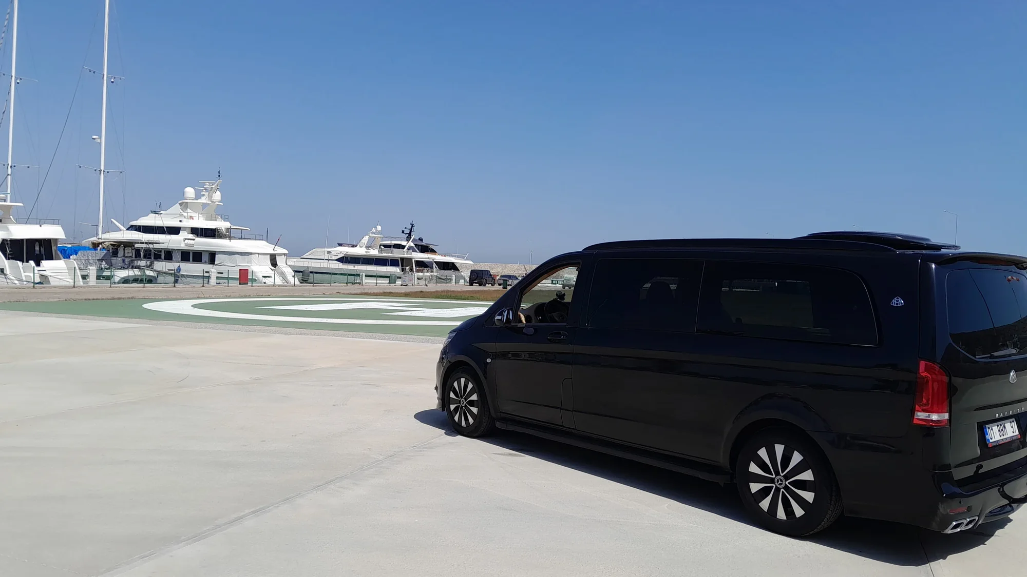 Marina çevresinde VIP transfer aracı